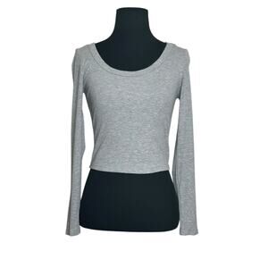 Gray long sleeves round neck knit top size small